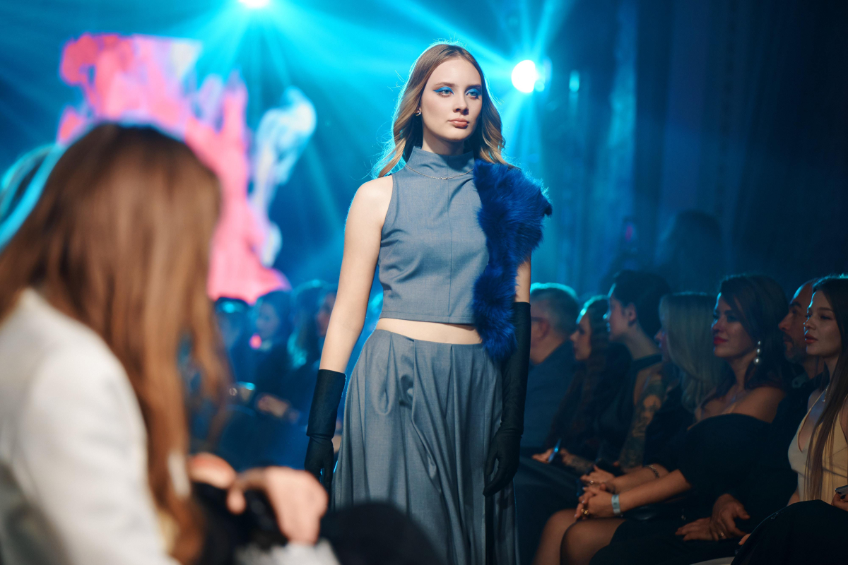 Премьера коллекции «АСАБЛІВАЯ»: союз ВТБ и KRASA на Fashion Fabrique 2.0 Премьера коллекции «АСАБЛІВАЯ»: союз ВТБ и KRASA на Fashion Fabrique 2.0
